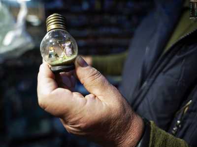 ...ma anche un Ges� Bambino inserito in una lampadina...